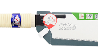 ゼットソー265の刃を保護して工具箱に収納している様子